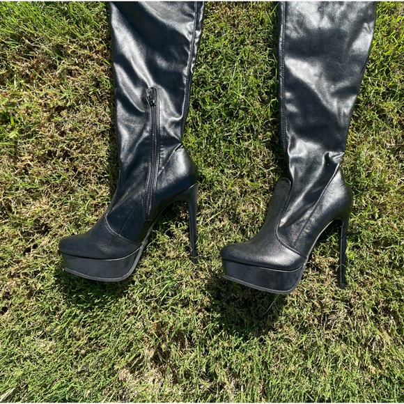 Black Over the thigh platform heels - Picture 3 of 4